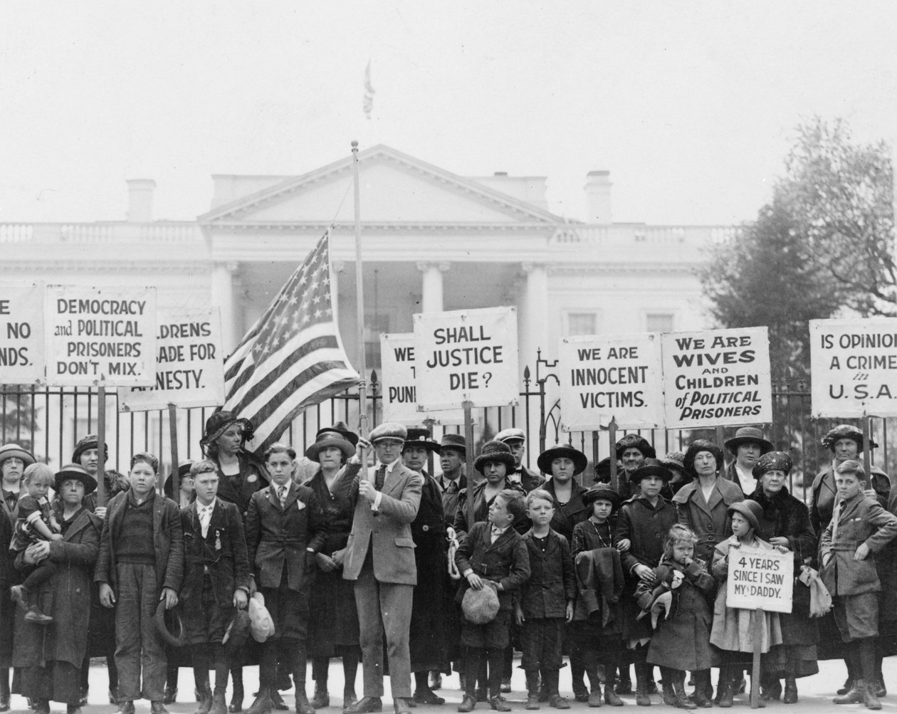 Děti v Bílém domě apelují na prezidenta za propuštění politických vězňů, 1922 (č/b foto) od American Photographer