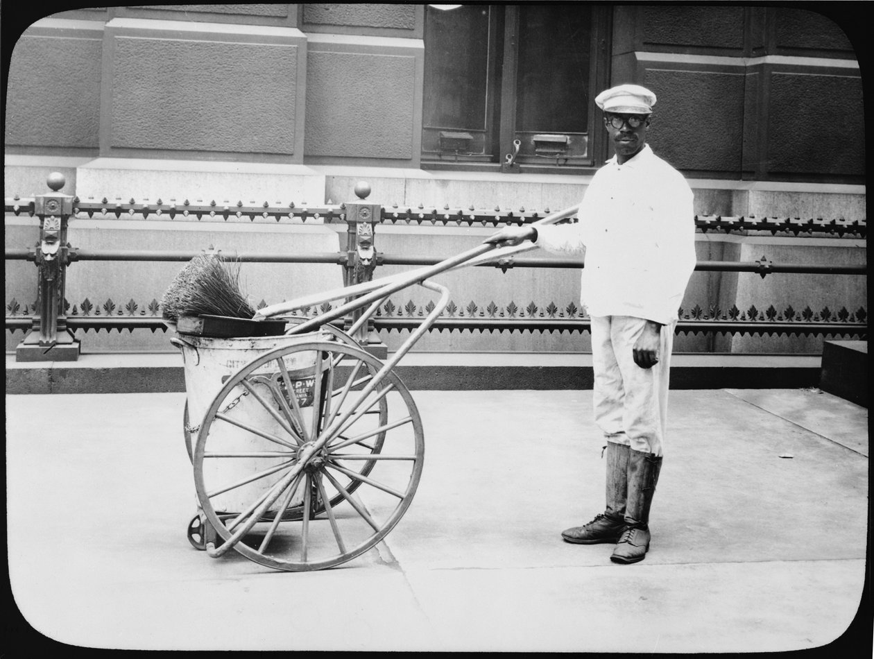 City Street Cleaner, Philadelphia, kolem roku 1920 od American Photographer