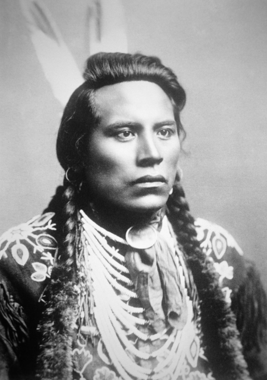 Curley, z kmene Crow, jeden z Custerových zvědů (černobílá fotografie) od American Photographer