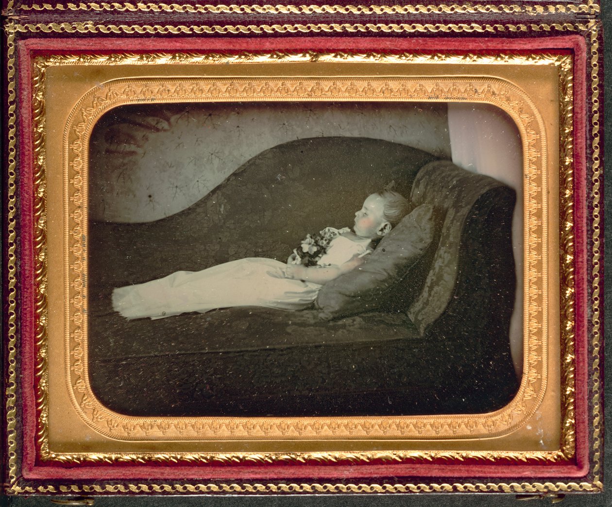 Mrtvé dítě na pohovce, kolem roku 1855 od American Photographer