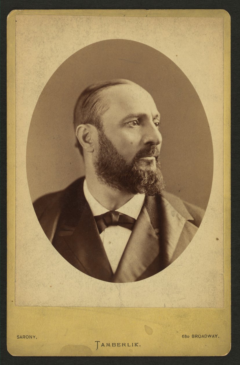 Enrico Tambelrlik (černobílá fotografie) od American Photographer