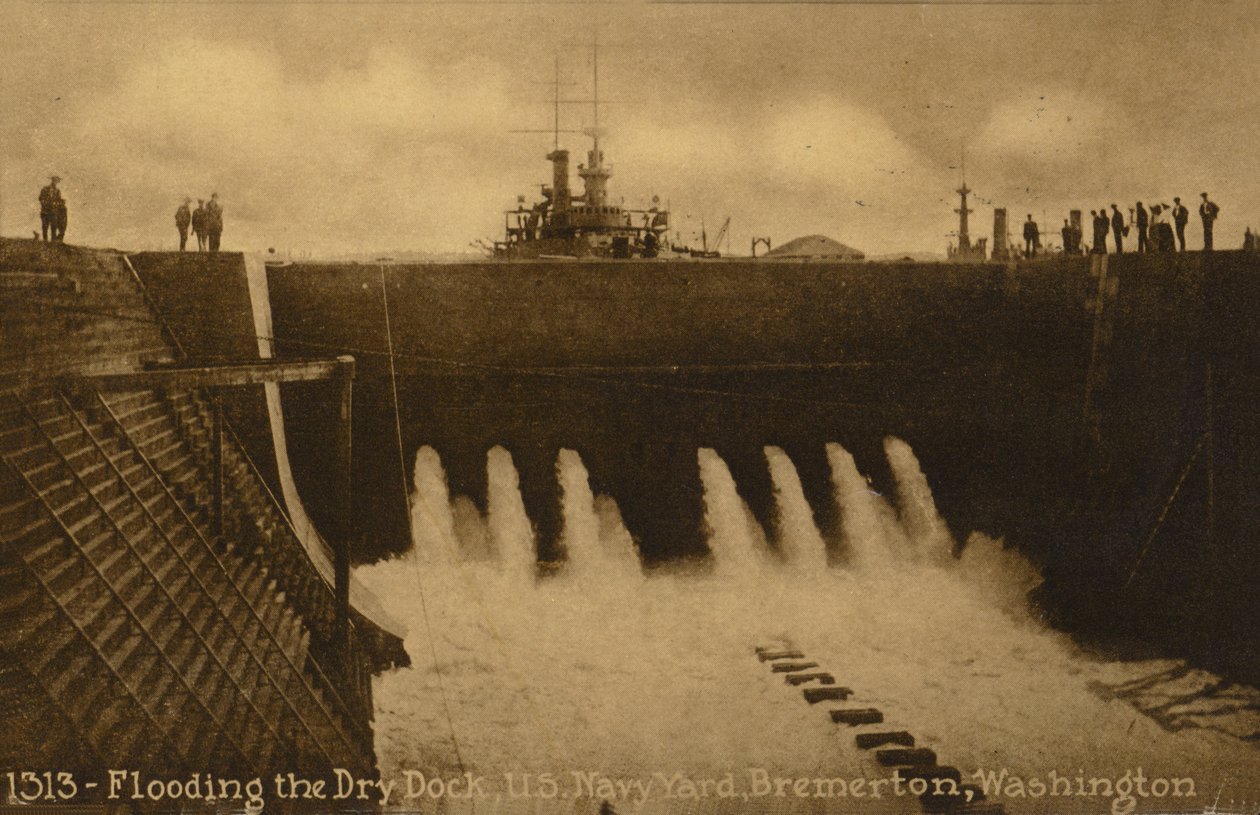 Zaplavení suchého doku, US Navy Yard, Bremerton; Washington, USA (čb fotografie) od American Photographer