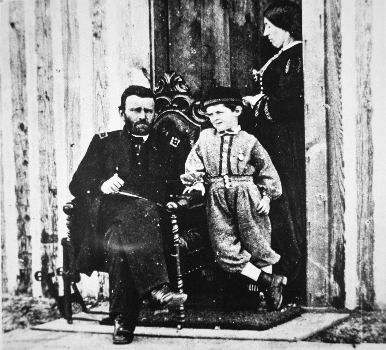 Generál Grant s manželkou Julií Dentovou a jejich synem Frederickem Dentem Grantem, v City Point (černobílá fotografie) od American Photographer