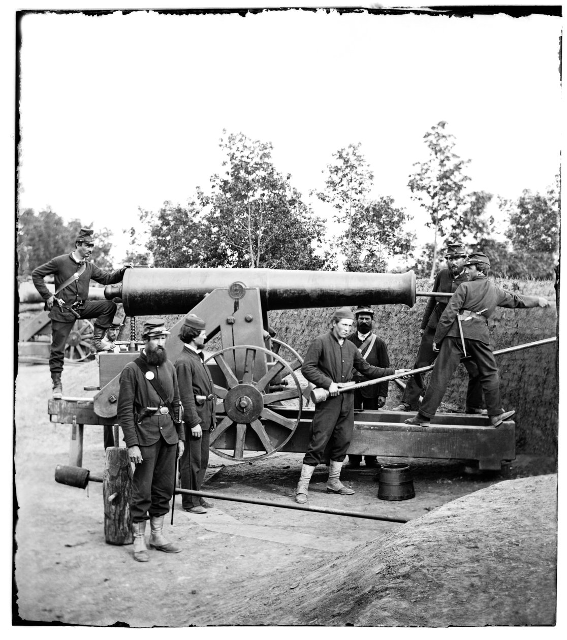 Těžké dělo ve Fort Woodbury, Virginie, 1861 od American Photographer