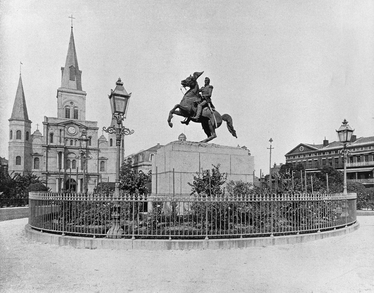 Jackson Square, New Orleans, cca 1890 (černobílá fotografie) od American Photographer