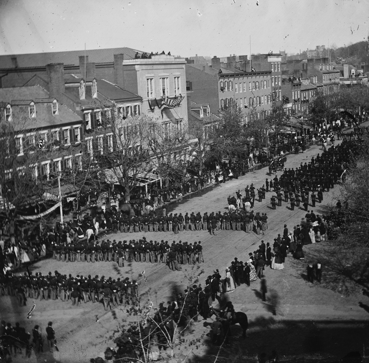 Lincolnův pohřeb na Pennsylvania Ave., Washington, DC, 19. dubna 1865 od American Photographer