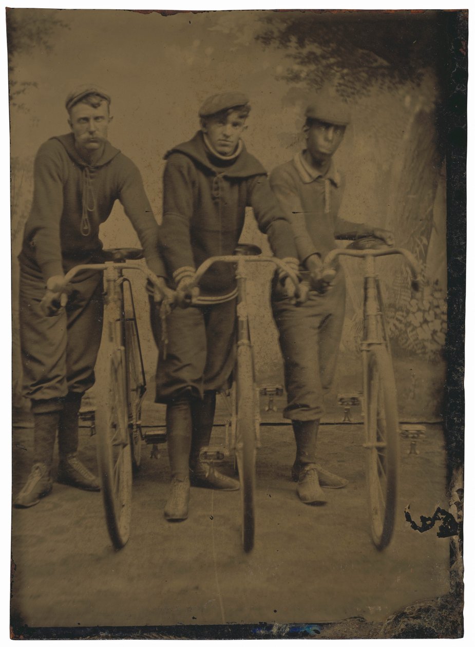 Marshall Walters "Major" Taylor a závodníci na kolech,c. 1899 (foto) od American Photographer