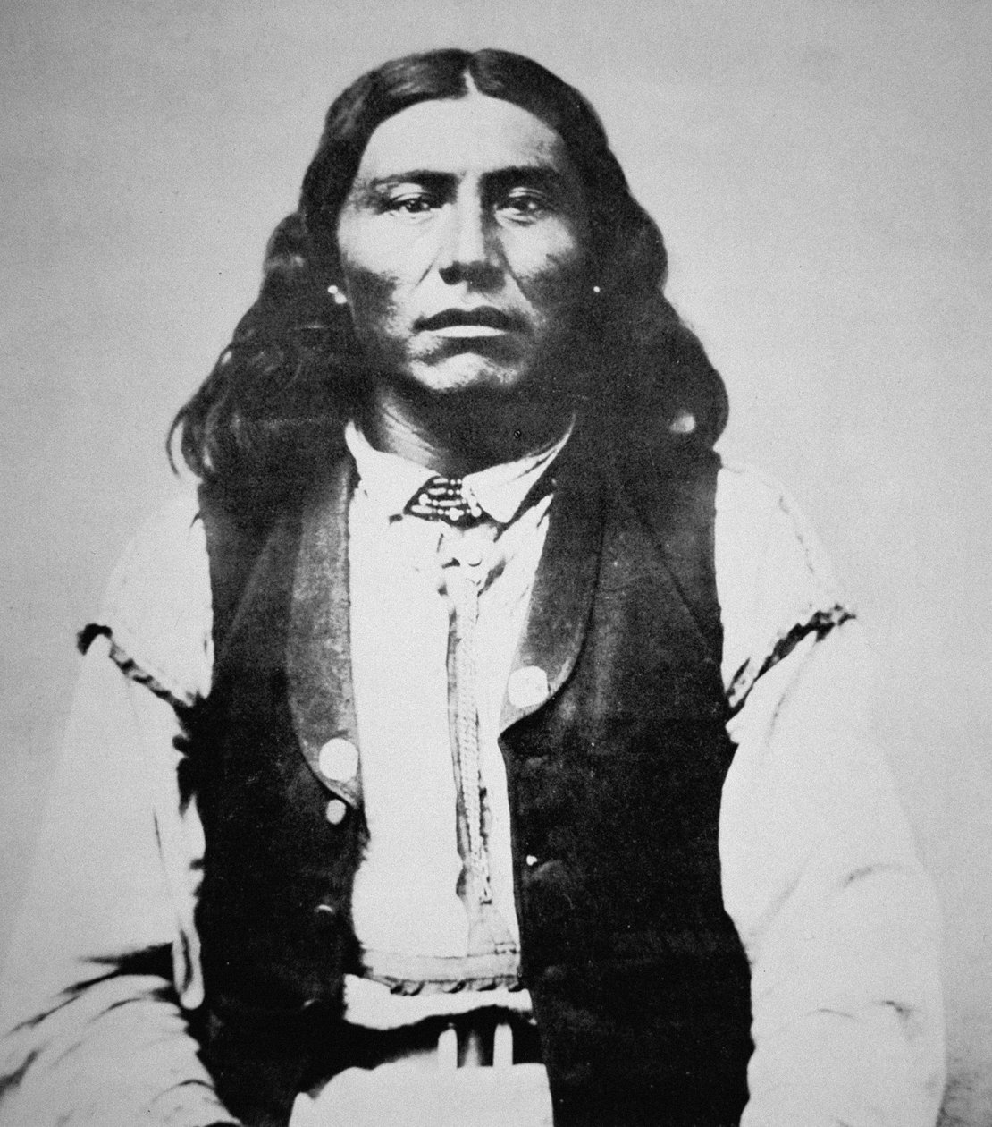 Naiche († 1874) náčelník Chiricahua Apaches z Arizony (černobílá fotografie) od American Photographer