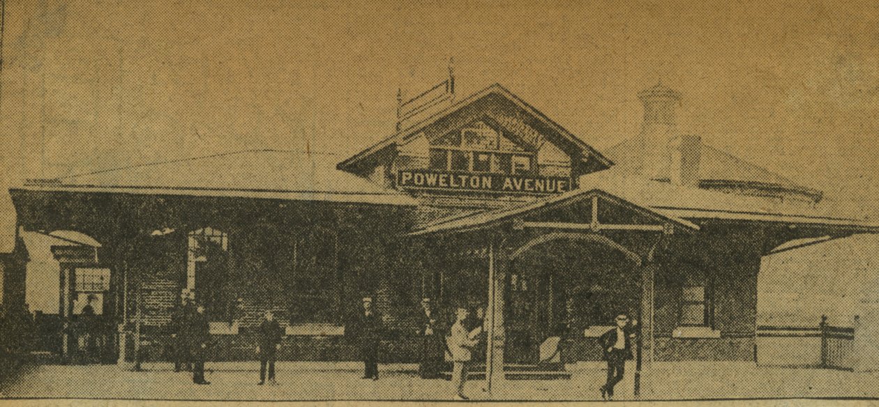 Výstřižek z novin: Powelton Avenue Station, Pennsylvania, USA, 1896 (fotografický tisk) od American Photographer