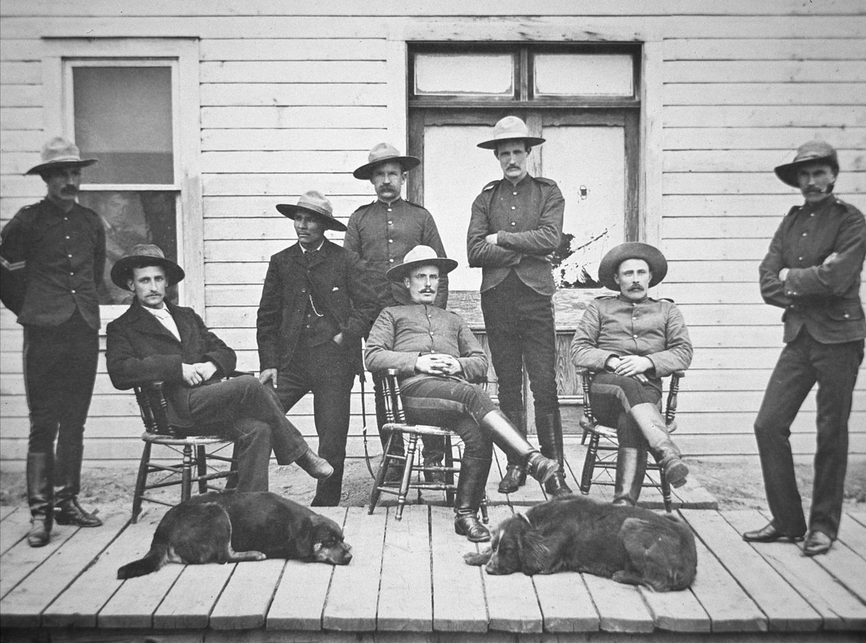 Severozápadní jízdní policie se sídlem v Edmontonu, která udržuje právo a pořádek během prvních dnů zlaté horečky na Klondike/Yukonu od American Photographer