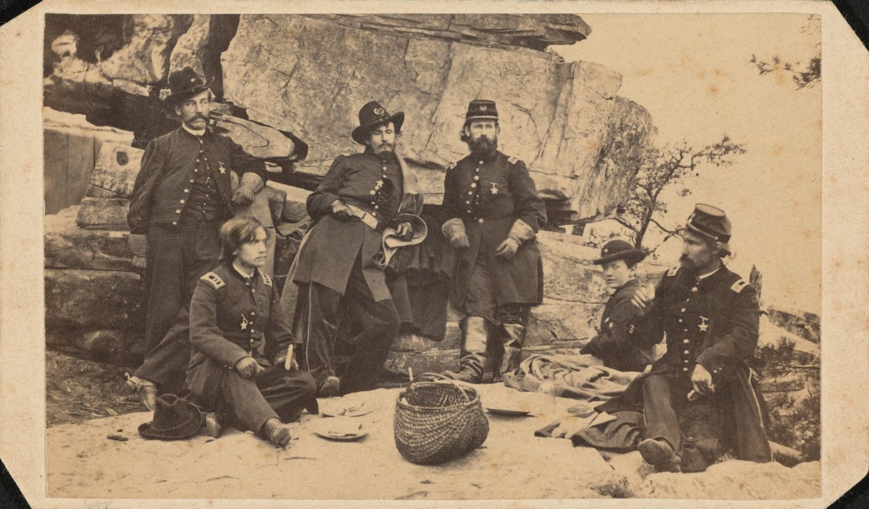 "Část štábu generála Gearyho. Pořízeno na vrcholu Lookout Mountain na Štědrý den.",1863 (foto) od American Photographer