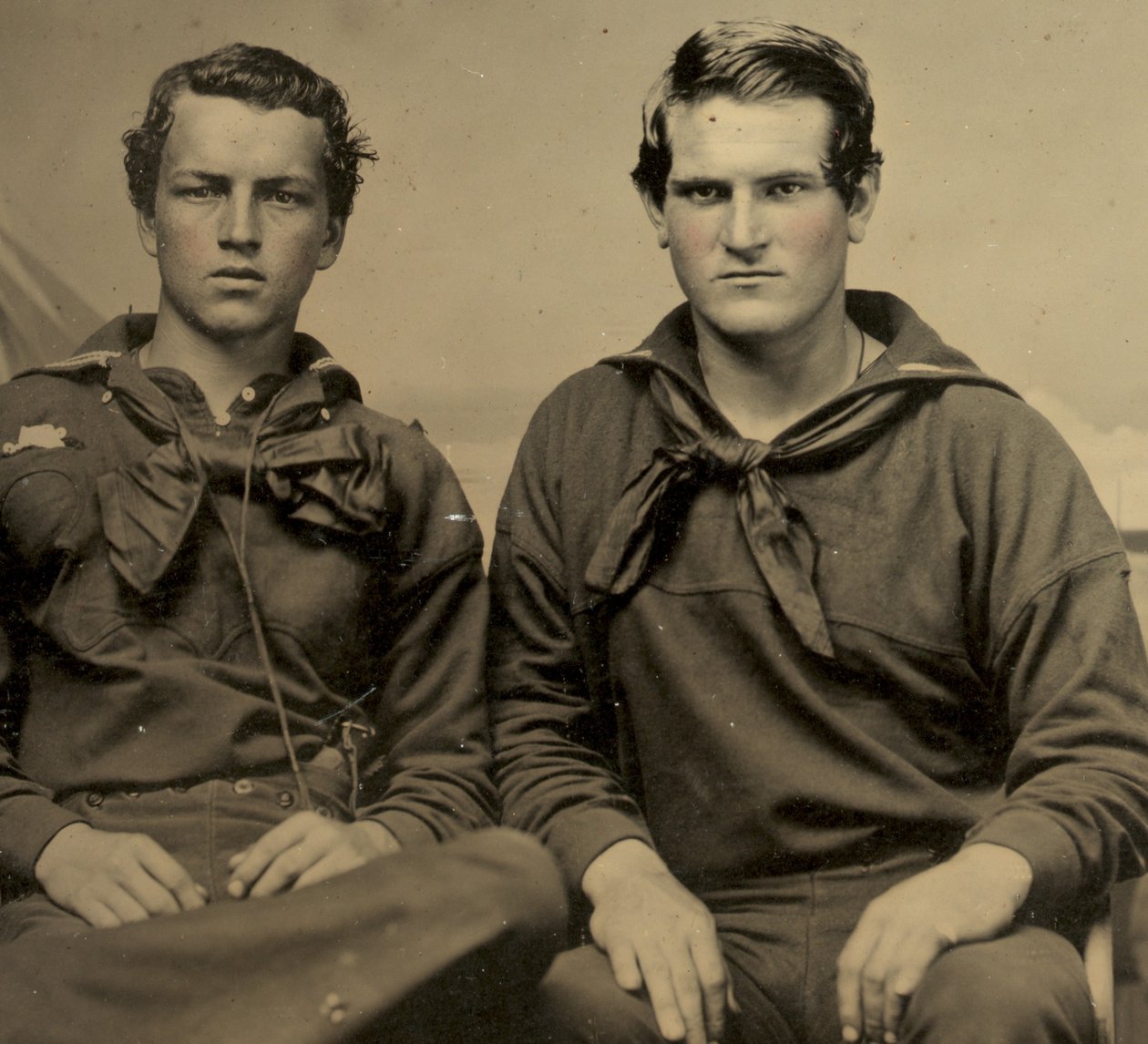 Portrét dvou námořníků v unijní uniformě, kolem roku 1861 (foto typu béžová) od American Photographer
