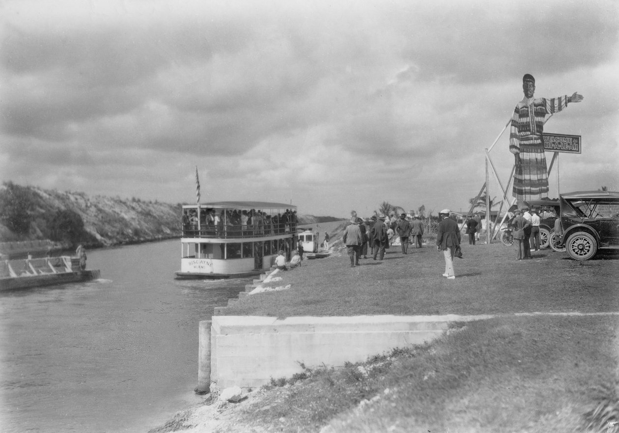 Prohlídka potenciálních kupců do Hialeah, 1922 od American Photographer