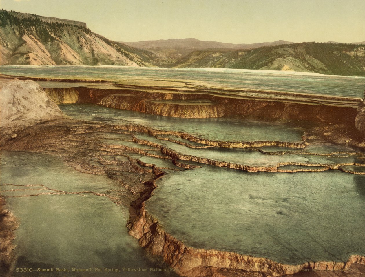 Summit Basin, Mammoth Hot Spring, Yellowstonský národní park, cca 1898 (fotochrom) od American Photographer