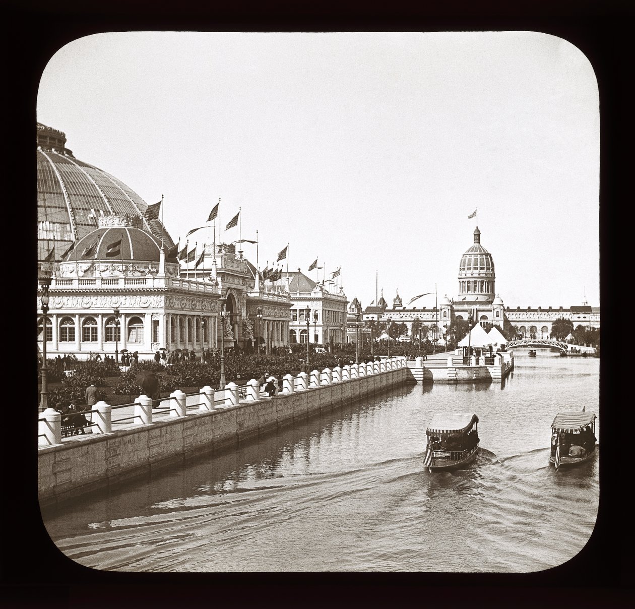 Worlds Columbian Exposition: Horticultural Building a Illinois State Building, Chicago, 1893 (skluzavka s lucernou) od American Photographer