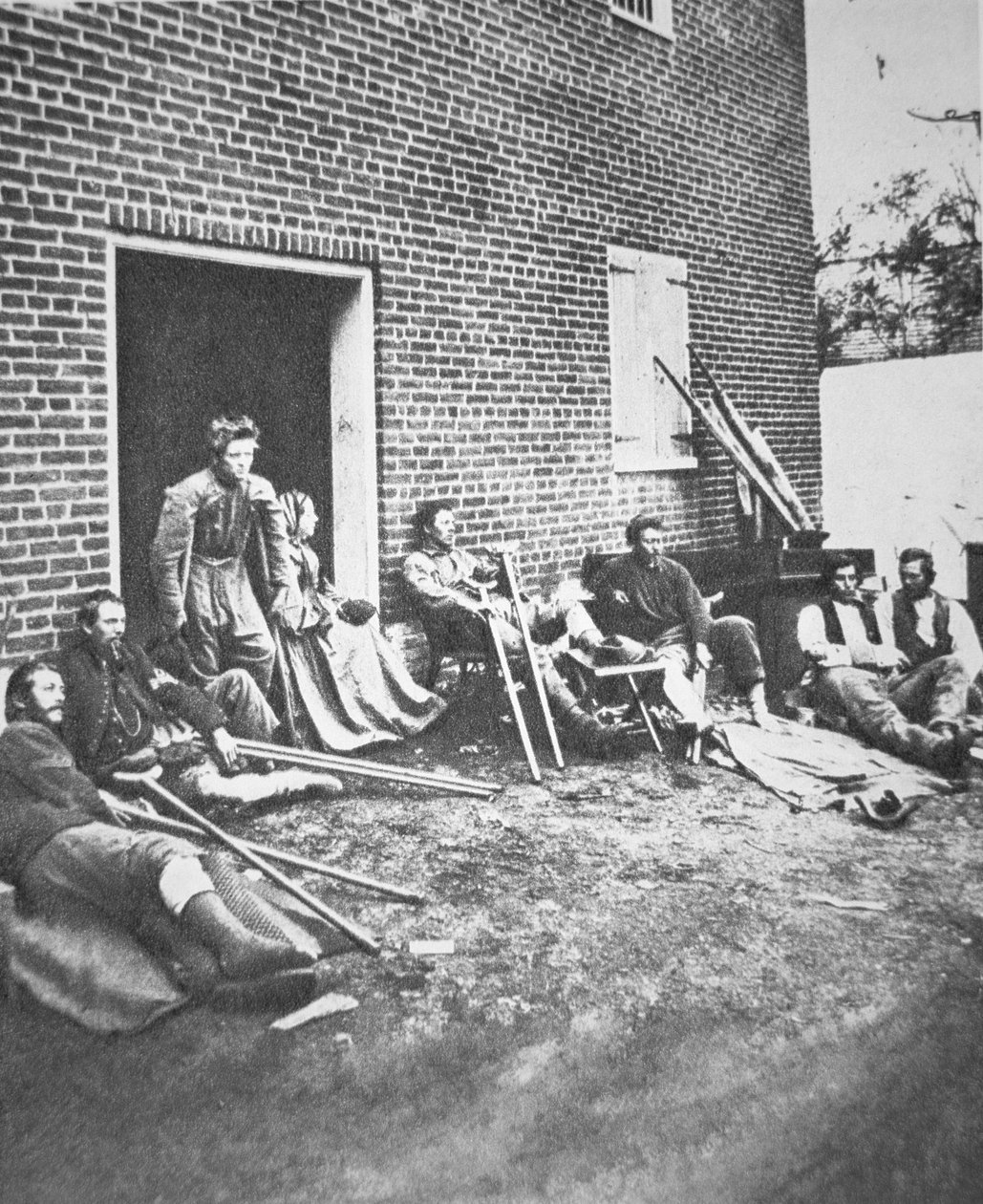 Zranění vojáci po bitvě u Chancellorsville, květen 1863 (čb foto) od American Photographer