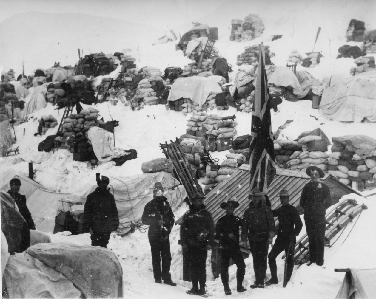 Zlatá horečka Yukon / Klondike v roce 1898 (černobílá fotografie) od American Photographer
