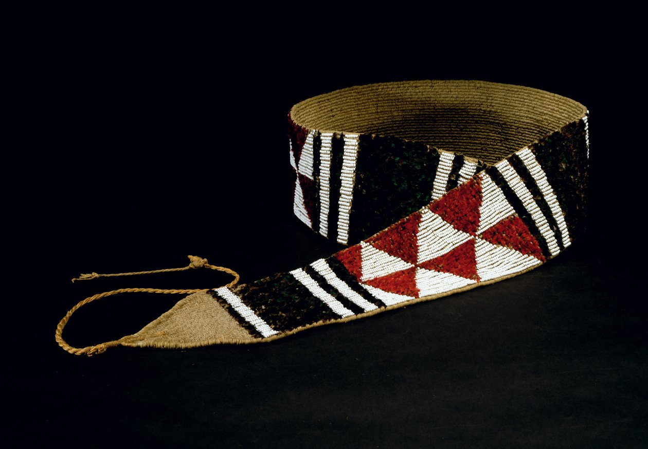 A Womans Ceremonial Belt, kmen Maidu, Kalifornie od American School