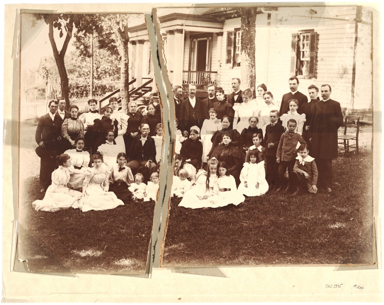 Album rodiny Archerů (sépiová fotografie) od American School