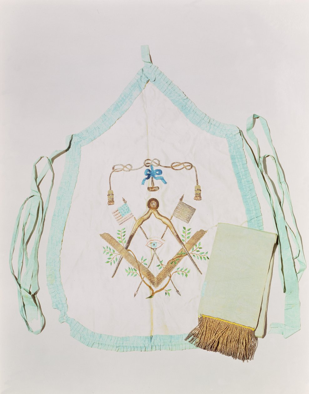 Zednářská zástěra a křídla, 1770-1800 (hedvábí a kovové nitě) od American School