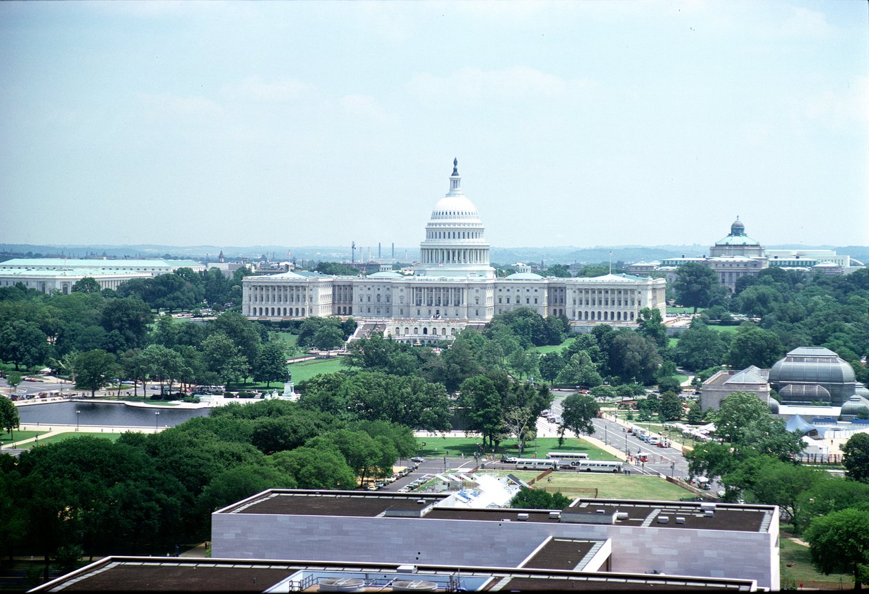 Pohled na Kapitol Spojených států a National Mall od American School