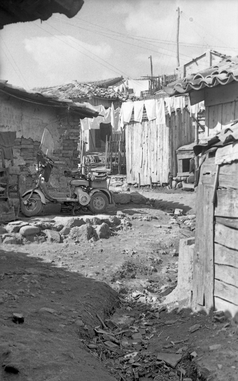 CROTONE - TERÉNNÍ SKÚTR od Ando Gilardi