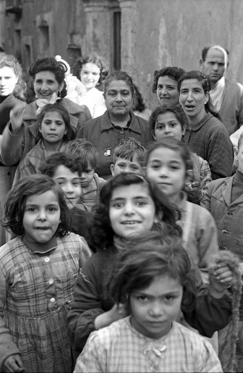 CROTONE - FOTOSKUPINA NA ULICI od Ando Gilardi