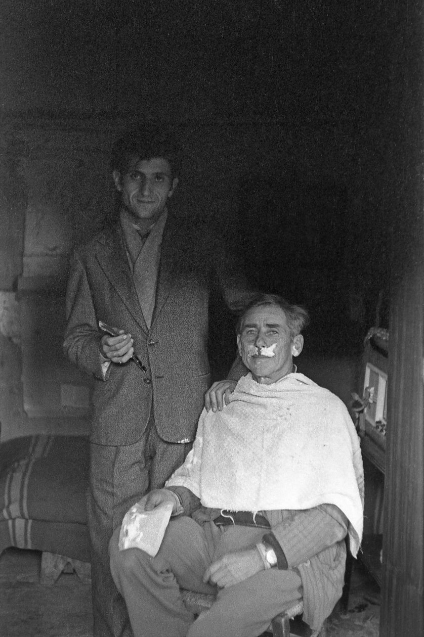 SHANGHAI NEIGHBORHOOD BARBER, Crotone od Ando Gilardi