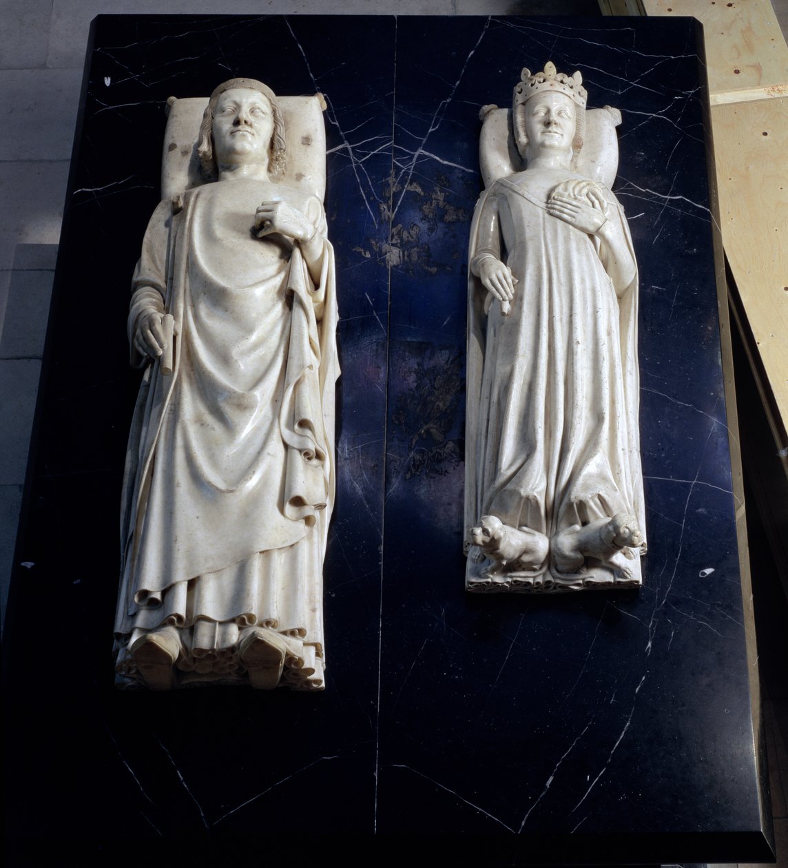 Podobizna Karla V. Moudrého (1338-80) a jeho manželky, kolem roku 1364 (mramor) od Andre Beauneveu