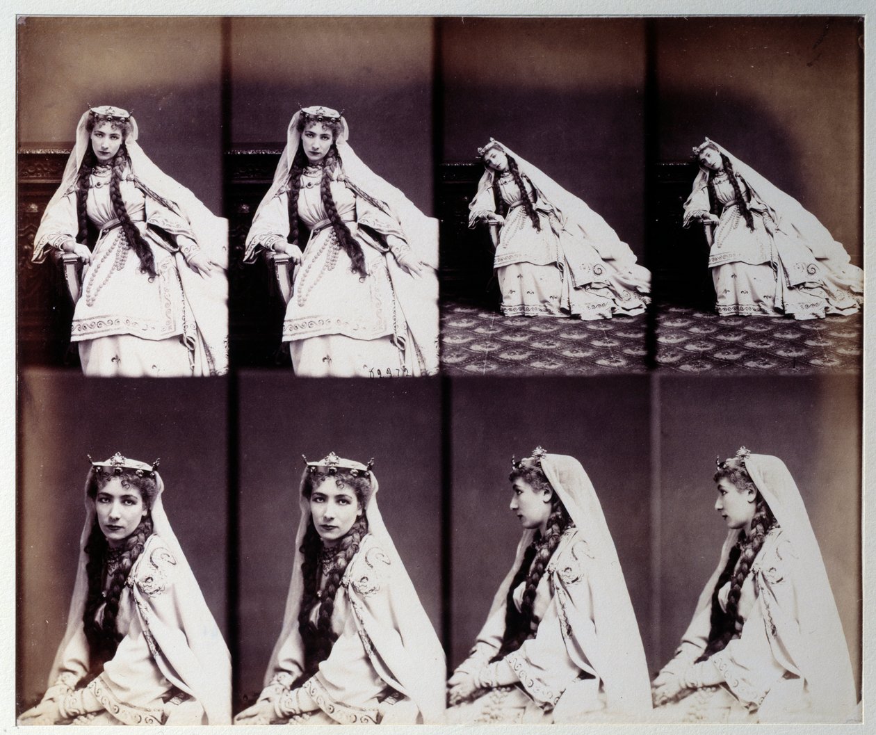 Portrét Henriette Rosine Bernard dit Sarah Bernhardt (1844-1923) ve scénickém kostýmu od Andre Adolphe Eugene Disderi
