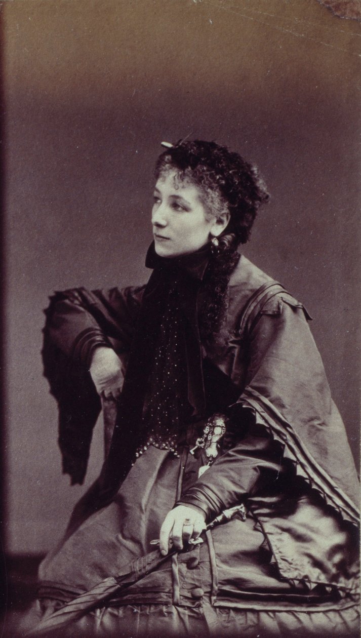 Portrét Sarah Bernhardtové (1844-1923) v městském kroji od Andre Adolphe Eugene Disderi