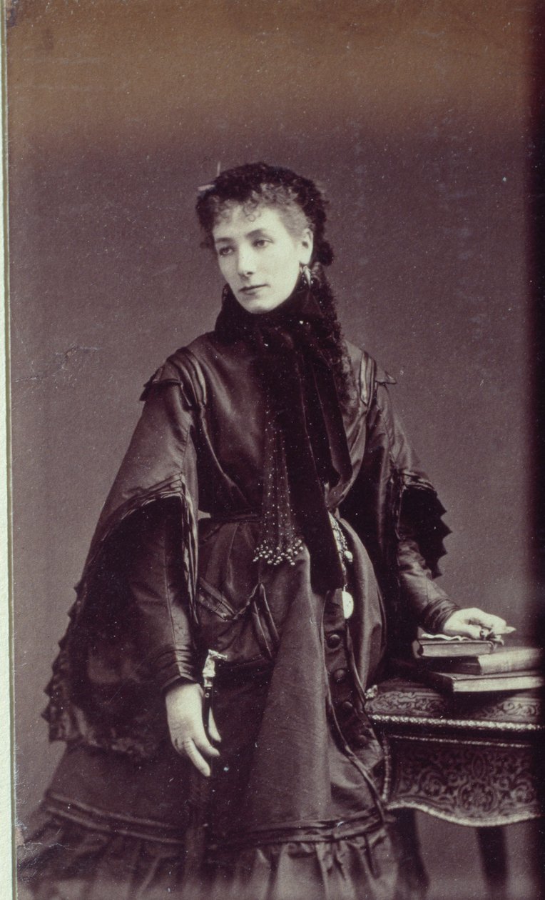 Portrét Sarah Bernhardtové (1844-1923) v městském kroji od Andre Adolphe Eugene Disderi