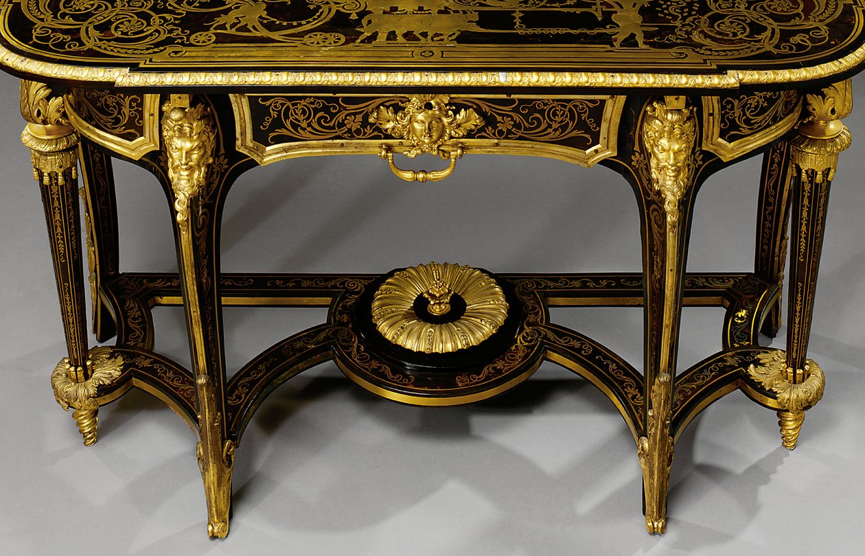 Jeden ze sladěného páru molových stolů Ludvíka XIV., c.1710 (namontovaný v ormolu a želvovina vykládaná mosazí Boulle) (viz také 469015 a 469016) od Andre Charles (attr. to) Boulle