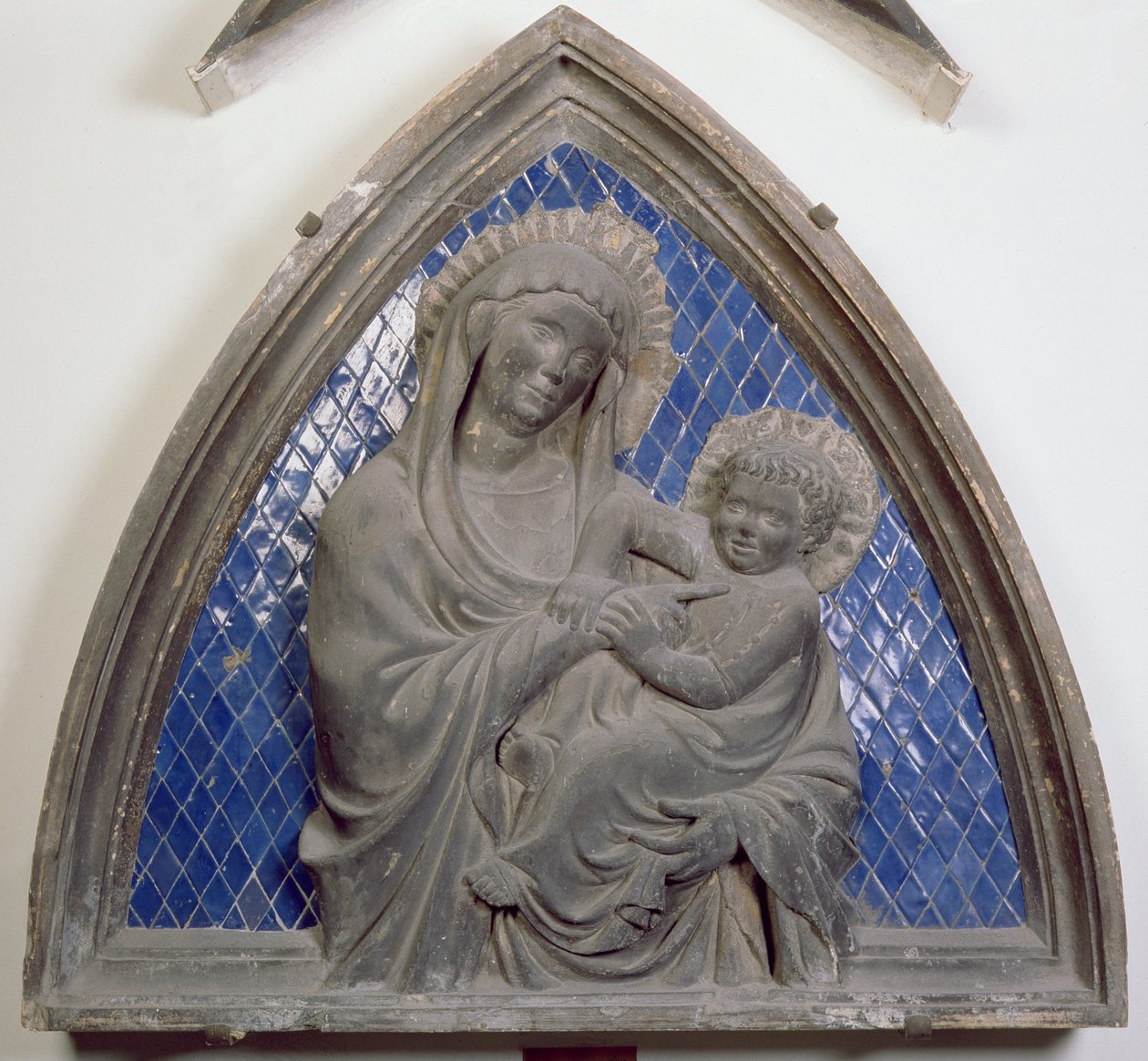 Panna s dítětem, detail, reliéfní dlaždice z kampanily (keramika a mramor) od Andrea Pisano