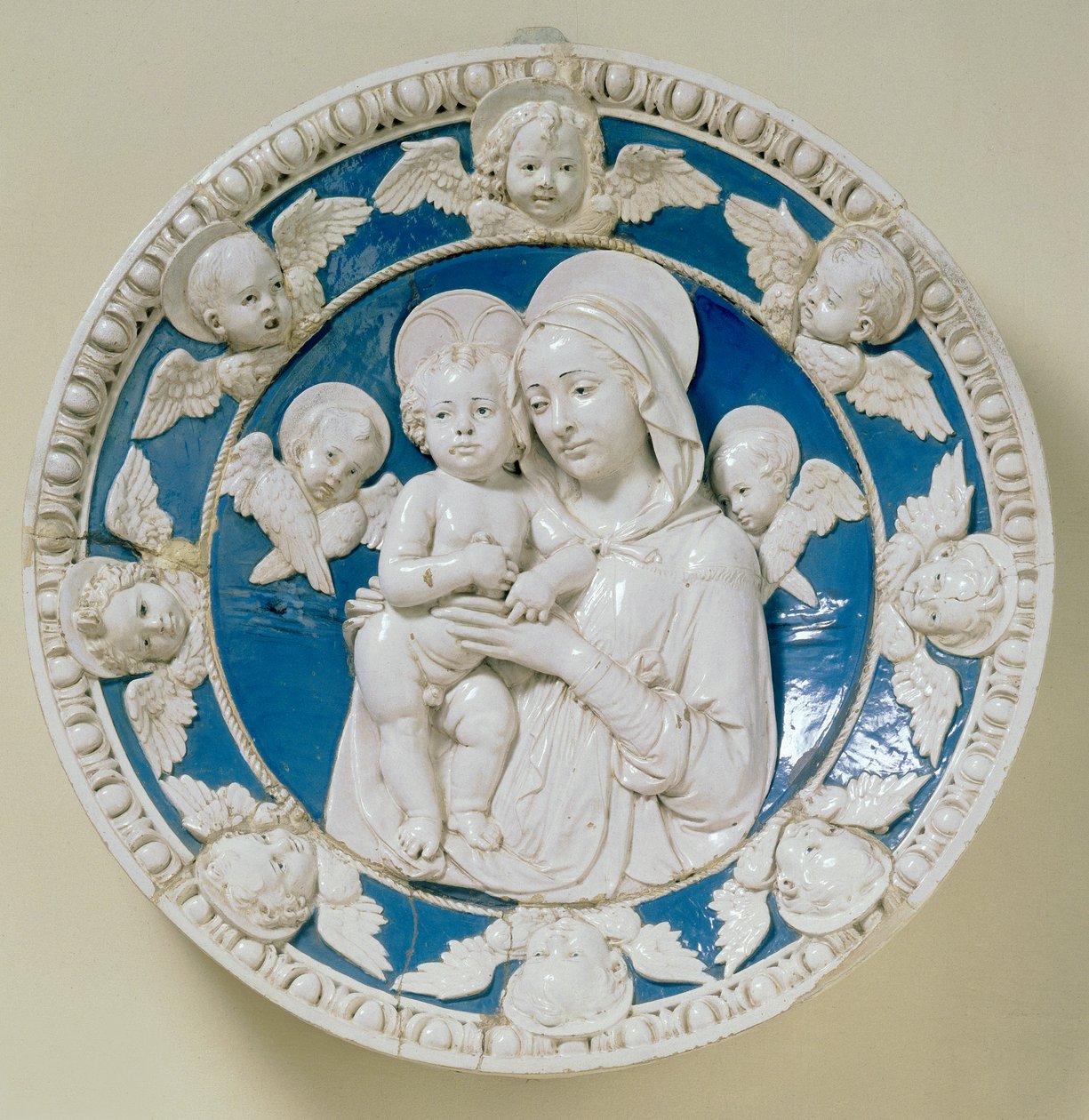 Kolo s Madonnou a dítětem od Andrea Della Robbia