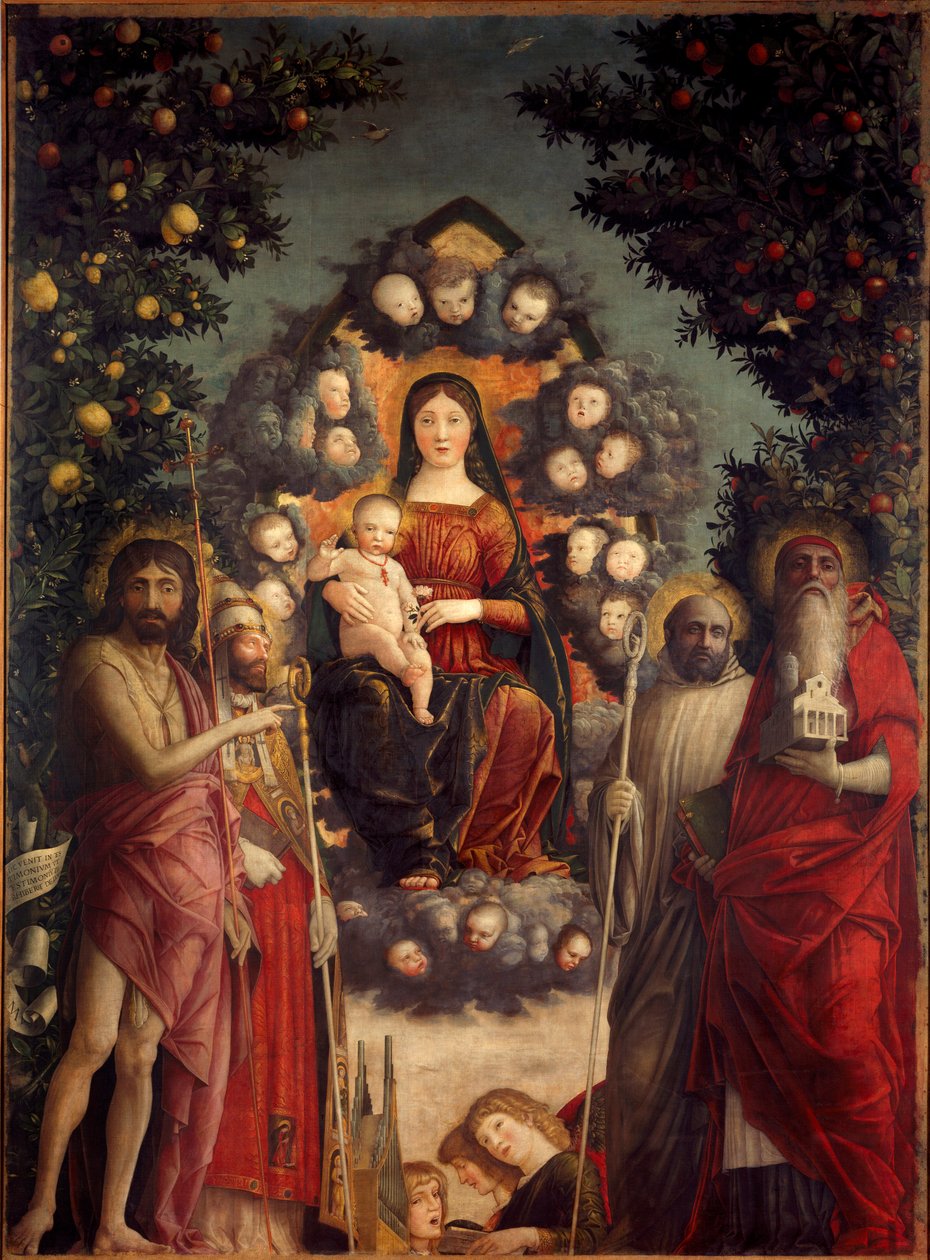 Oltářní obraz Trivulzio „“Svatý rozhovor““ Panna a Ježíš Kristus zastoupeni v mandorle. Obklopují je svatý Jan Křtitel, papež Saint Gregoire I. Veliký (540-604), svatý Jeroným (nesoucí kostel a knihy), svatý Benedikt (dre od Andrea Mantegna