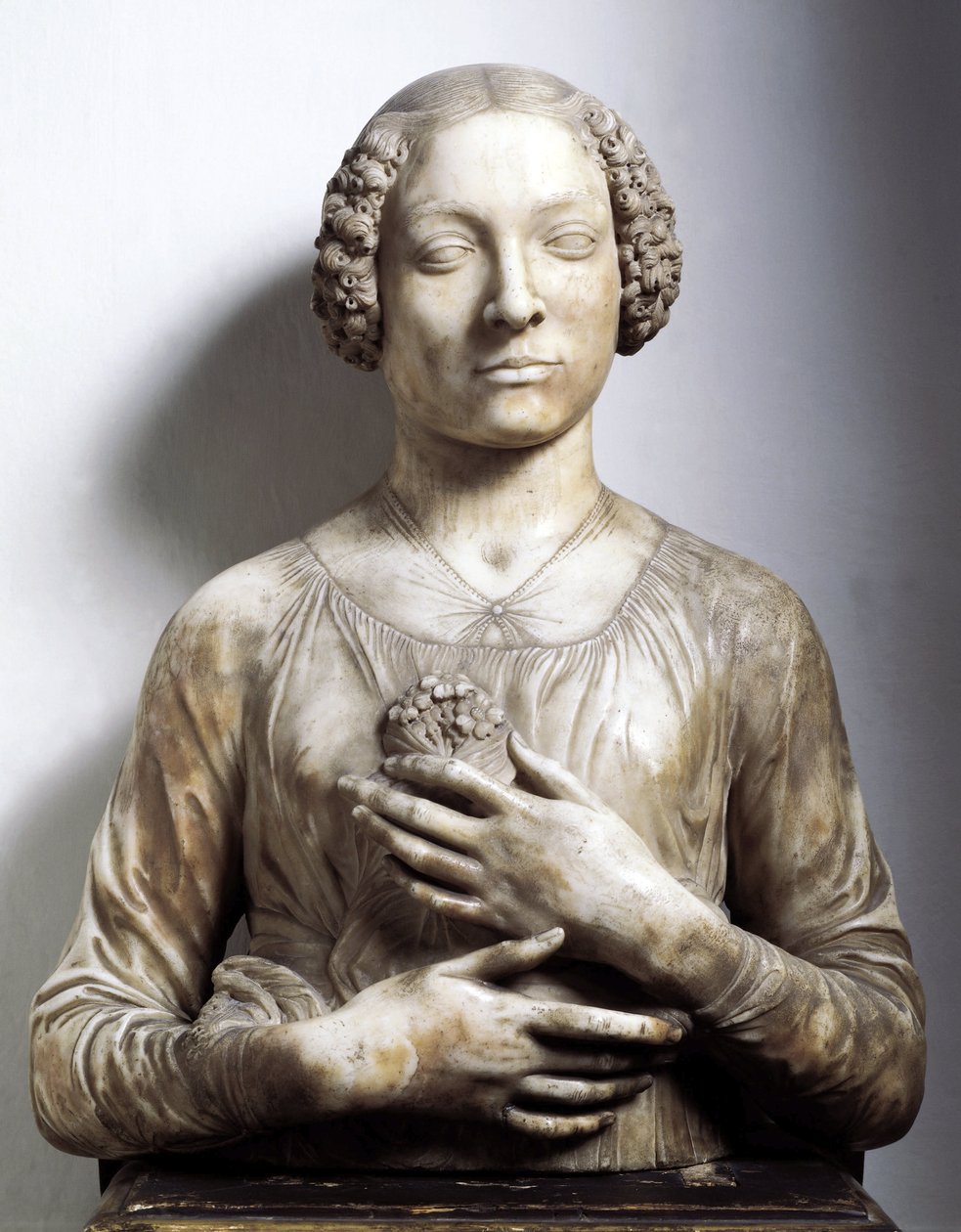 Žena s kyticí Mramorová socha od Andrea di Francesco di Cione dit il Verrocchio (1435-1488) 1475-1480 cca. Slunce 58 cm Florencie, Národní muzeum Bargello od Andrea del Verrocchio