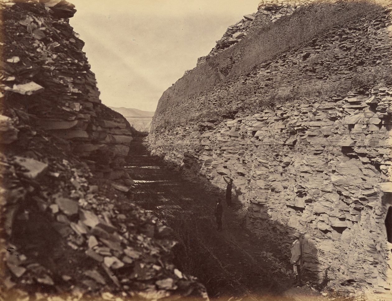 Deska 22. Řez Burning Rock, 1869 (foto) od Andrew Joseph Russell