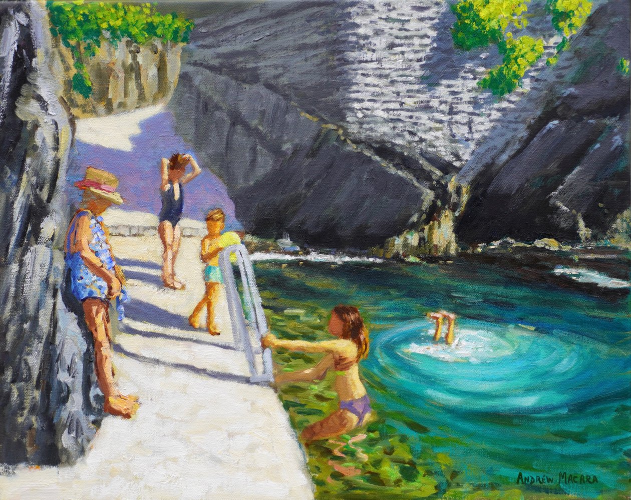 Koupání v mořském bazénu, Cinque Terre, Itálie, 2024 (olej na plátně) od Andrew Macara