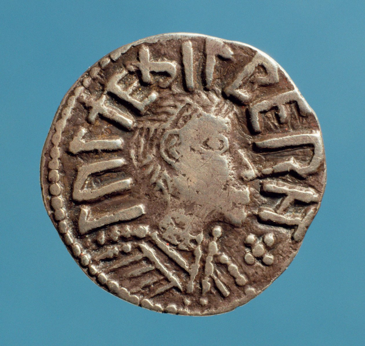 Penny (avers) z Aethelberhtu († 794) Anglosaský král Východní Anglie. (stříbrný) od Anglo Saxon