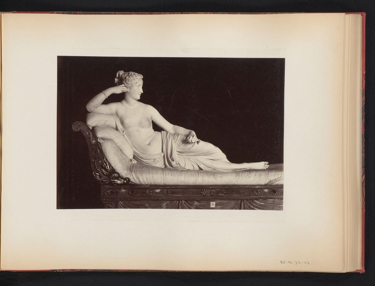 Socha Pauline Borghese-Bonaparte jako Venuše Victrix od Antonia Canovy v Galleria Borghese v Římě, Itálie od Anonymous