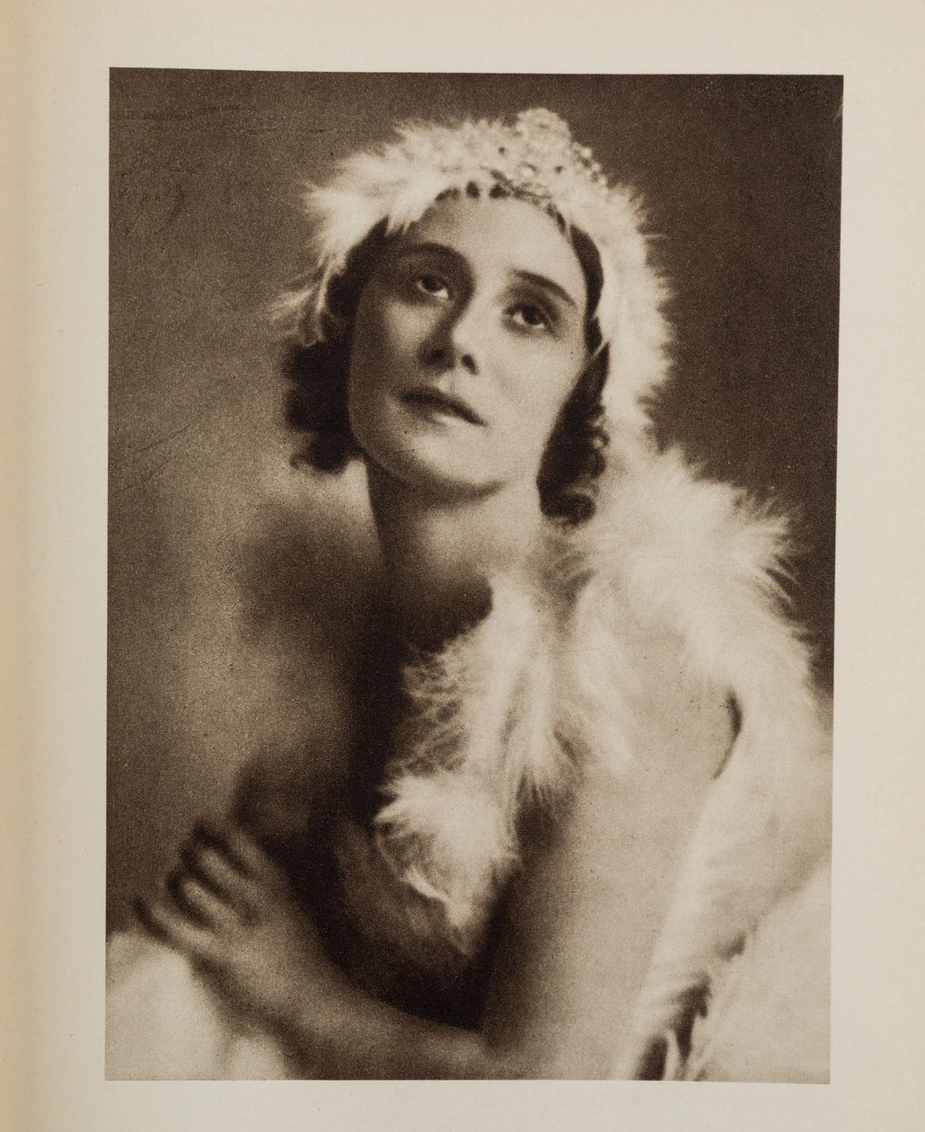 Anna Pavlova (Pavlovna) (1881-1931) v baletu Umírající labuť od Camille Saint-Saens, Anonym. Chromolitografie, , Soukromá sbírka od Anonymous Anonymous