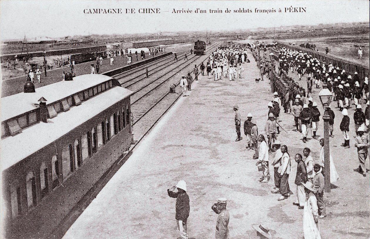 Příjezd francouzského vojenského vlaku do Pekinu během čínské kampaně Fotografie kolem 1900-1901 - Soukromá sbírka od Anonymous Anonymous
