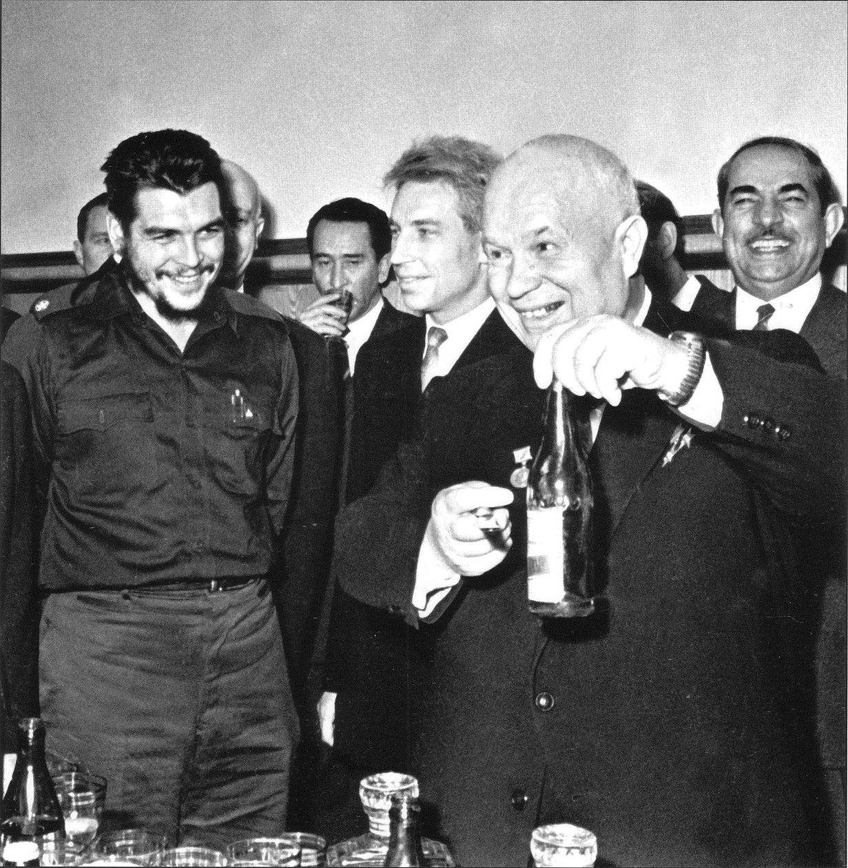 Ernesto Che Guevara (1928-1967) a Nikita Chruščov (Khruchtchev) (1894-1971) v Mostsově, Anonym. Fotograf od Anonymous Anonymous