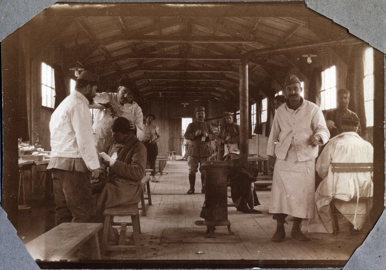 První světová válka 1914-1918: šatna pro francouzské zraněné vojáky. Couville dans la Manche, Dolní Normandie (Dolní Normandie), Francie. Anonymní fotografie květen 1917. Soukromá sbírka, Stella. od Anonymous Anonymous