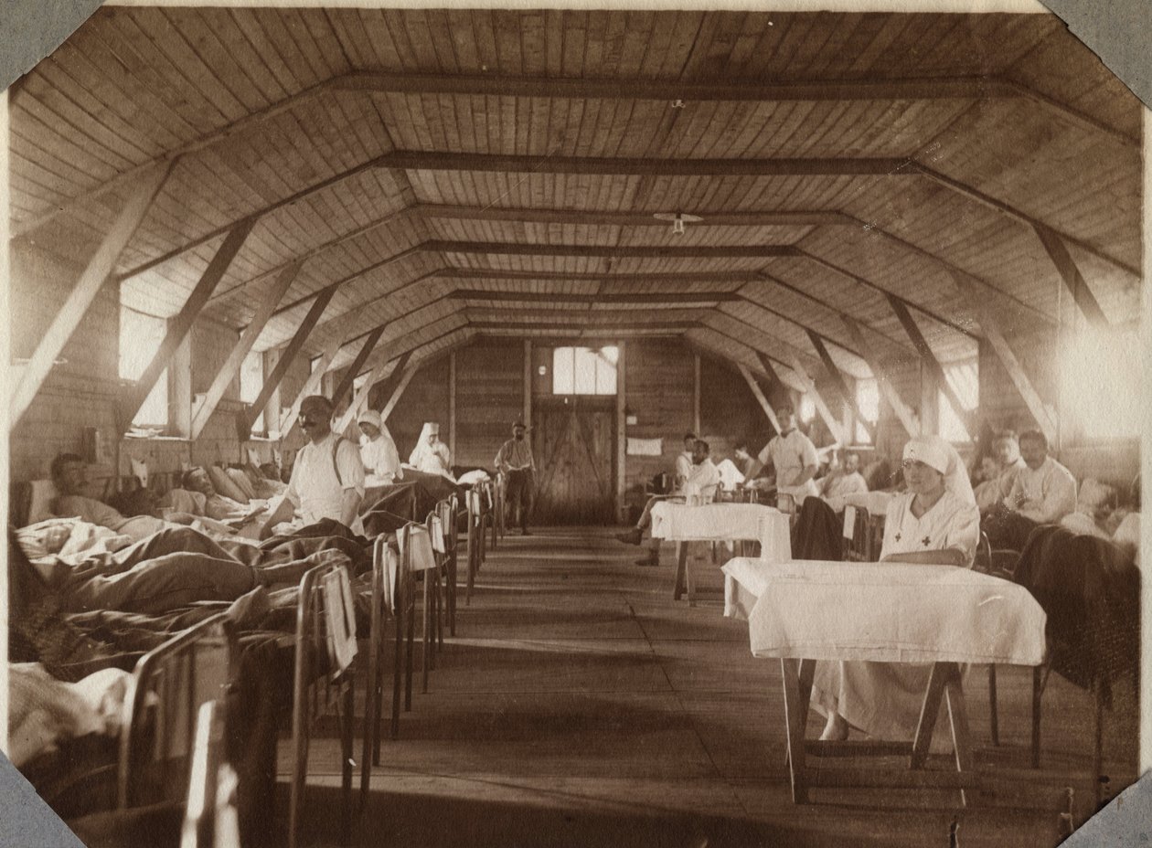 První světová válka 1914-1918: zranění vojáci a zdravotní sestry francouzského červeného kříže (červený kříž), tábor Couville v Lamanšském průlivu, Dolní Normandie (Dolní Normandie), Francie. Anonymní fotografie červenec 1917. Soukromá sbírka, Stella. od Anonymous Anonymous