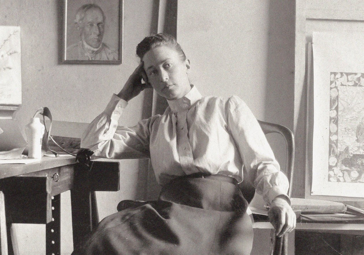 Hilma af Klint ve svém ateliéru v Hamngatan, Stockholm, cca 1895 (fotografie) od Anonymous Anonymous