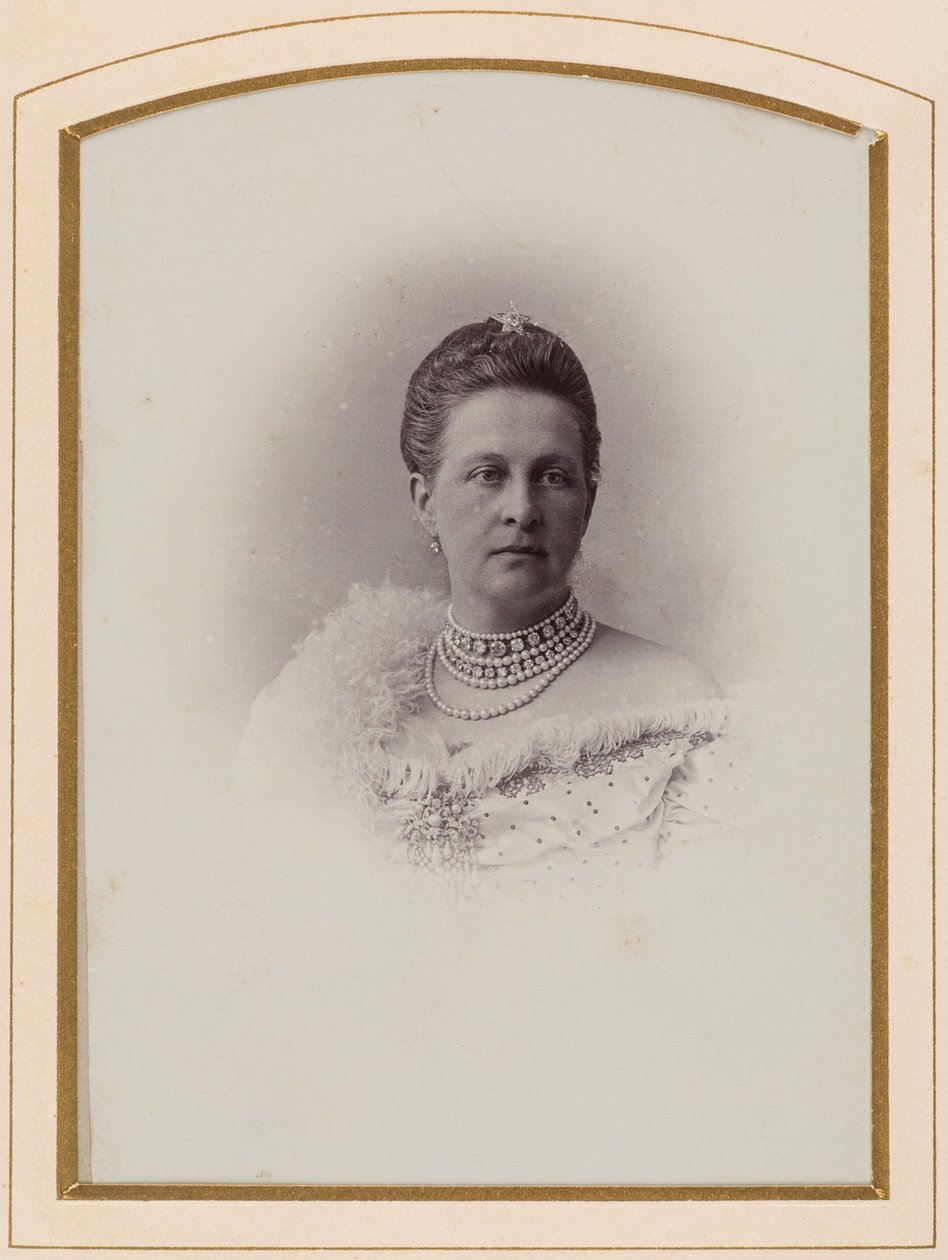 Olga Constantinovna de Russie, reine des Hellenes - Portrét velkovévodkyně Olgy Constantinovny z Ruska (1851-1926), Anonym. Foto albuminu. Soukromá sbírka od Anonymous Anonymous
