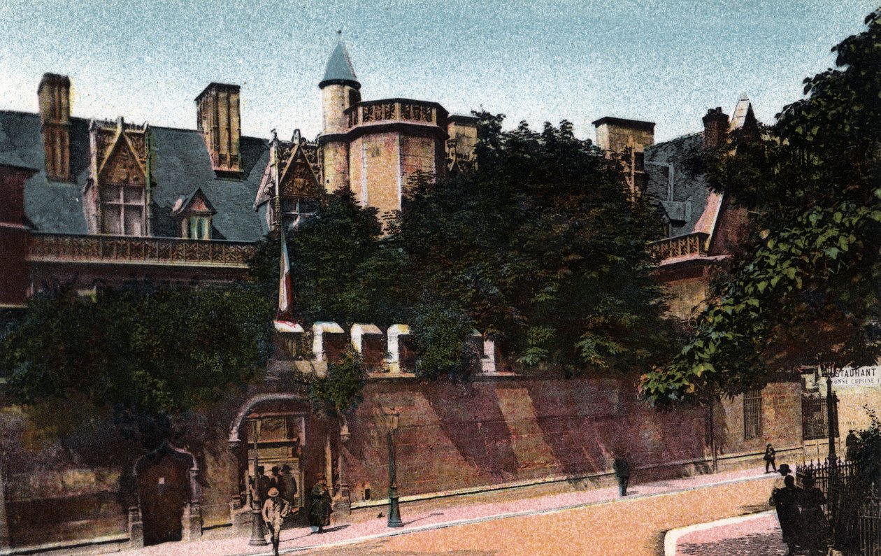 Paříž: pohled na Musee de Cluny. Fotografie z roku 1920 v „Uměleckém albu“ města Paříže. Soukromá sbírka. od Anonymous Anonymous