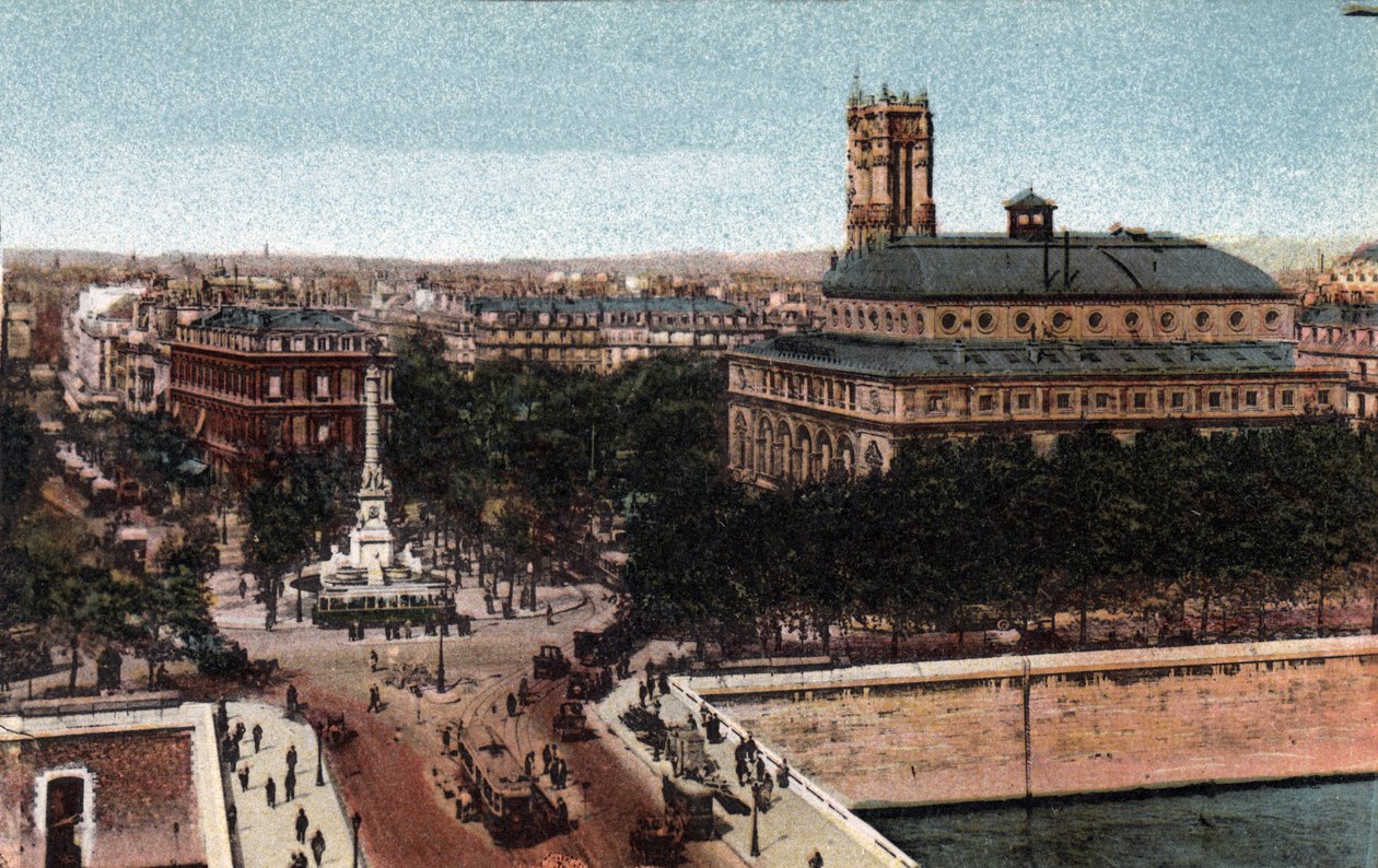 Paříž: pohled na Place du Chatelet a divadlo Sarah-Bernhardt (dnešní Theater de la Ville). V pozadí věž Saint Jacques (Saint Jacques). Fotografie z roku 1920 v „Uměleckém albu“ města Paříže. Soukromá sbírka. od Anonymous Anonymous